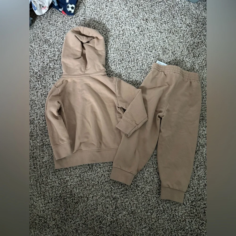 Nike Set - Picture 2 of 5